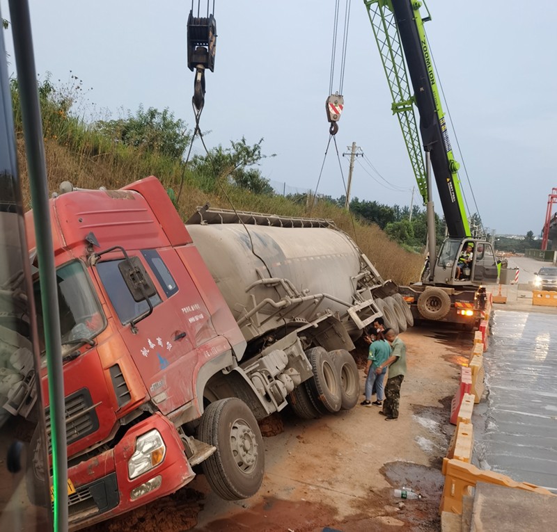 武漢專業(yè)吊車租賃